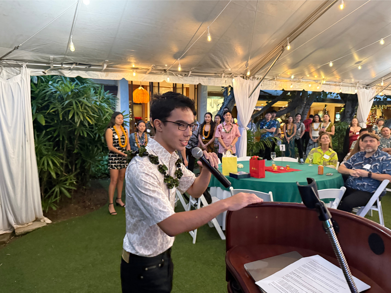 Colton Mills (Mechanical Engineering, UH Mānoa) introducing himself &nbsp;| 2025 Paubox Kahikina Scholarship winter networking event