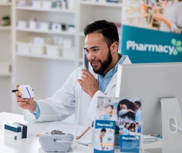 Do pharmacists need to be HIPAA compliant?