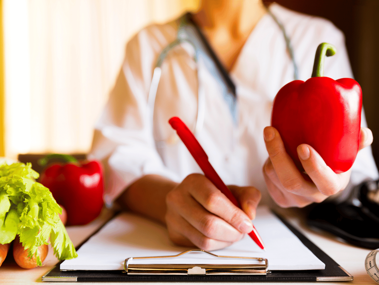 Do dietitians need to abide by HIPAA regulations?