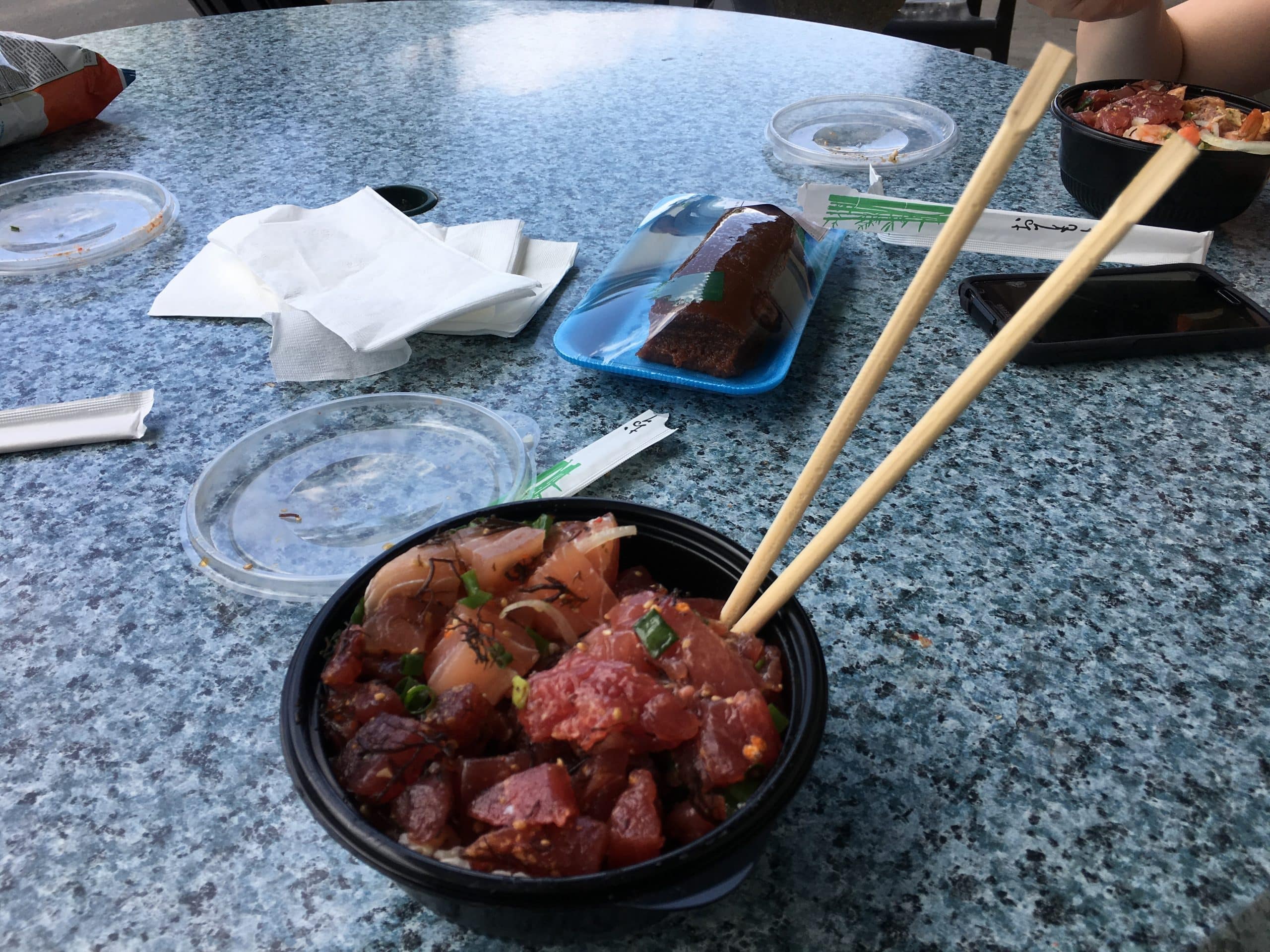 Poke bowl and kulolo