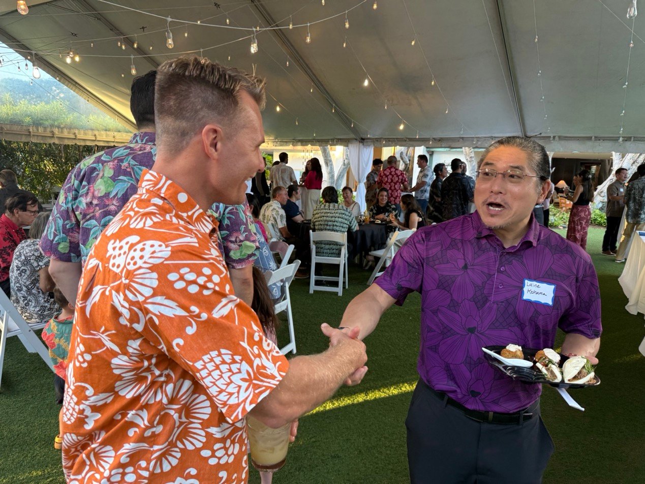 Mountan Mitchell catching up with Laine Kohama (President, Gigaisland) | Paubox Social Mixer in Honolulu