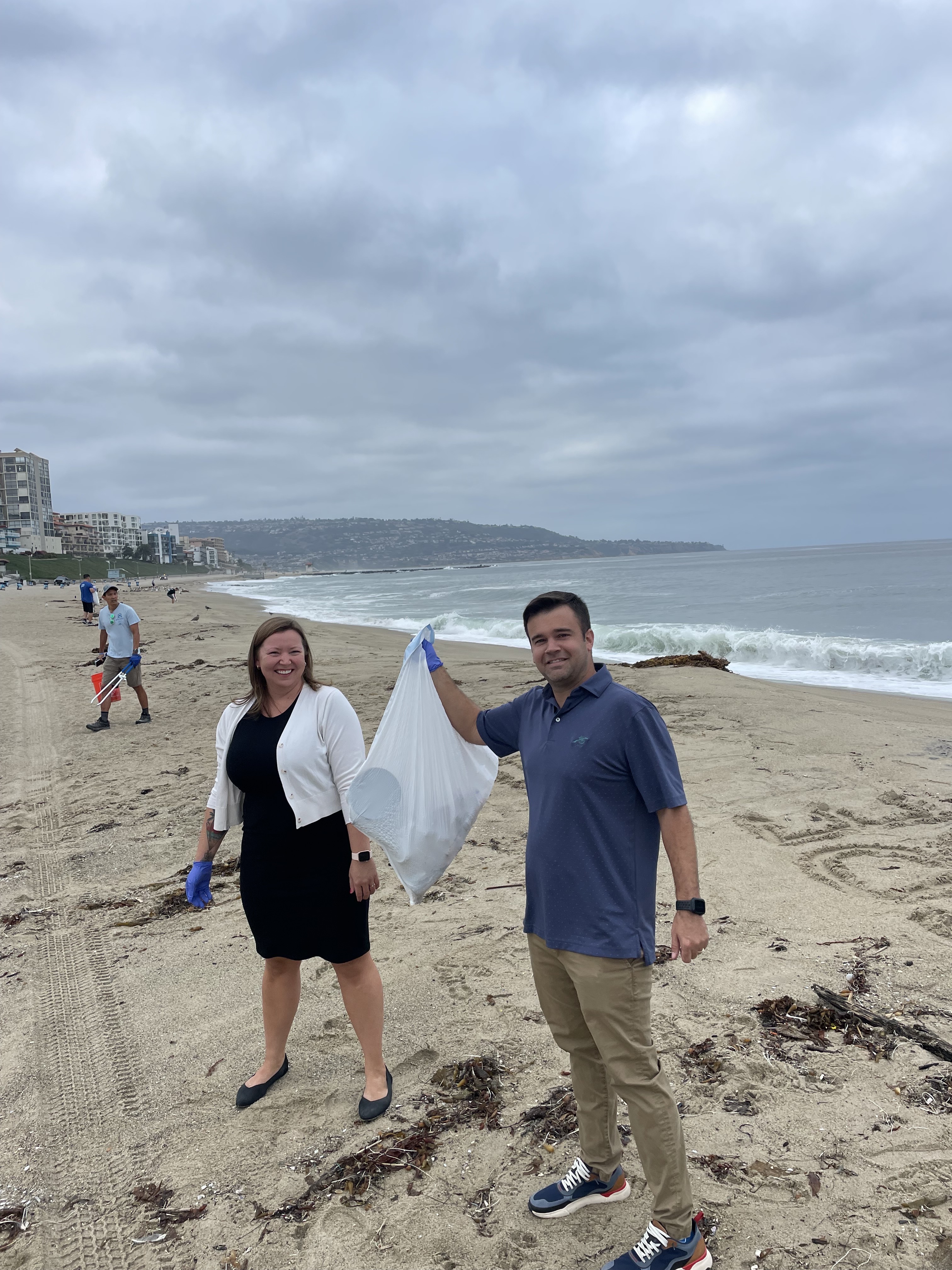 Becky Hathaway, Jordan Holmes - Cleaning up Redondo Beach (Paubox Community Service) 