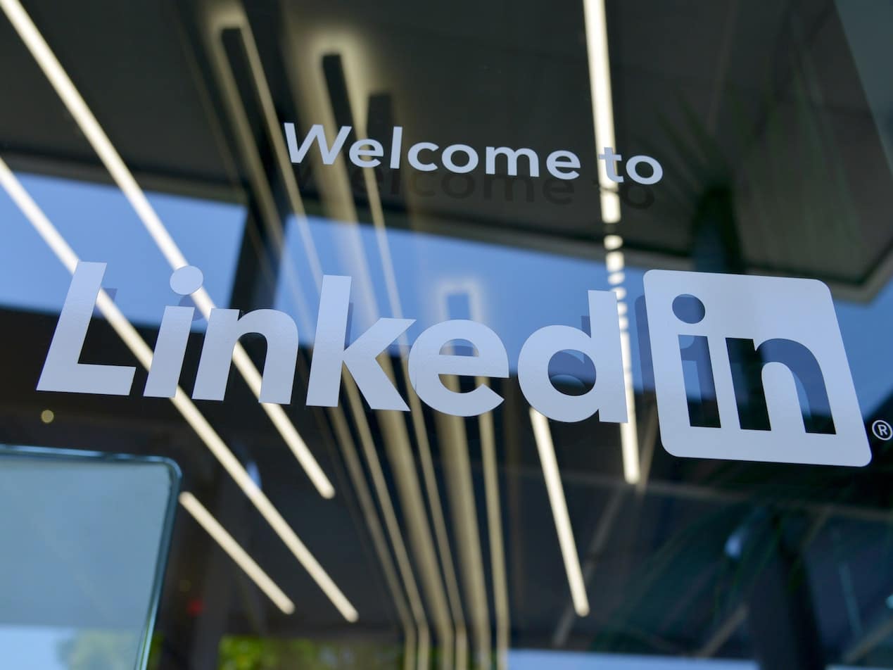 Is LinkedIn HIPAA compliant?