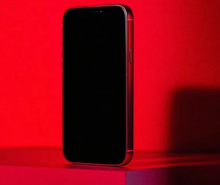phone red background