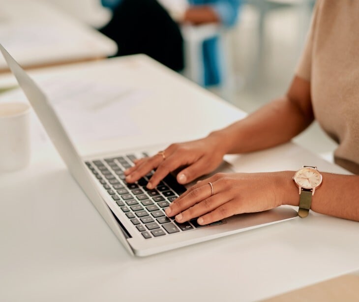 hands on laptop